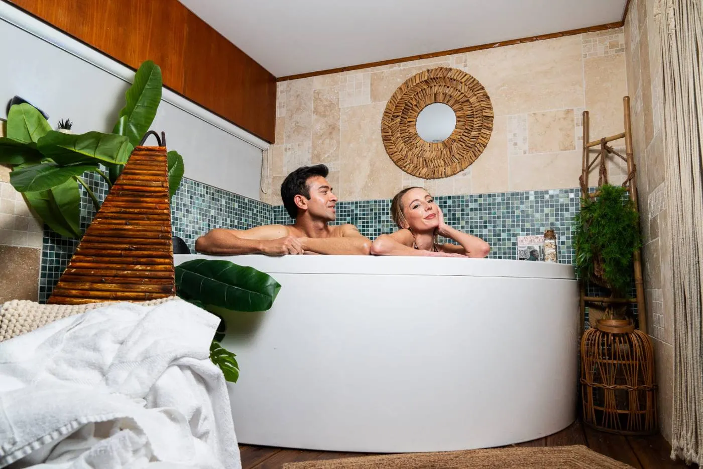 Jacuzzi privatif dans une suite
